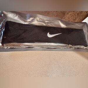 Nike Unisex 2” Wide Swoosh HEADBAND Black with White Embroidered Logo Men Women